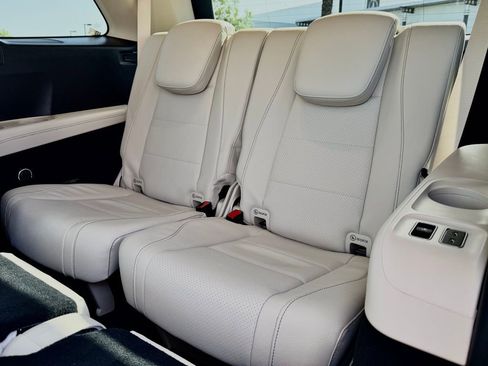 Used 2026 Mercedes-Benz GLS 450 4MATIC image 32
