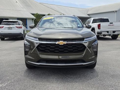 Used 2024 Chevrolet Trax LT w/ Driver Confidence Package FWD image 8