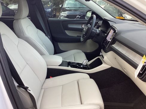 Certified 2026 Volvo XC40 B5 Plus w/ Protection Package Premier AWD/4WD image 19