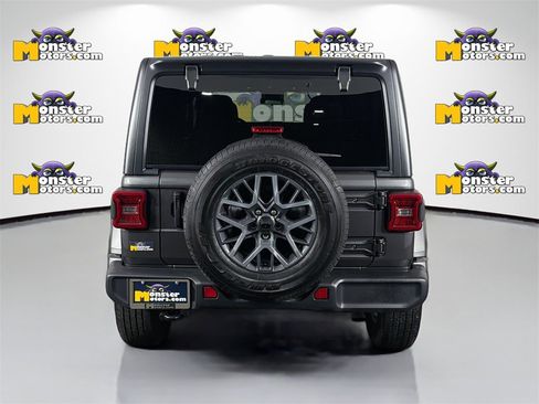 Used 2024 Jeep Wrangler Sahara image 6