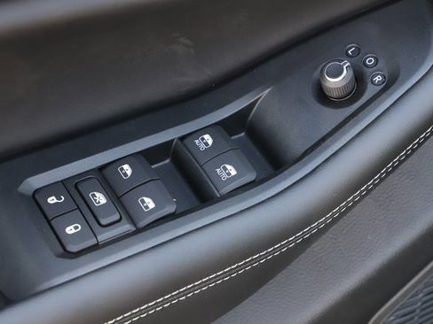 New 2025 Jeep Grand Cherokee Altitude image 15