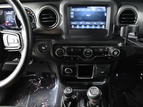 Used 2022 Jeep Gladiator Sport image 15