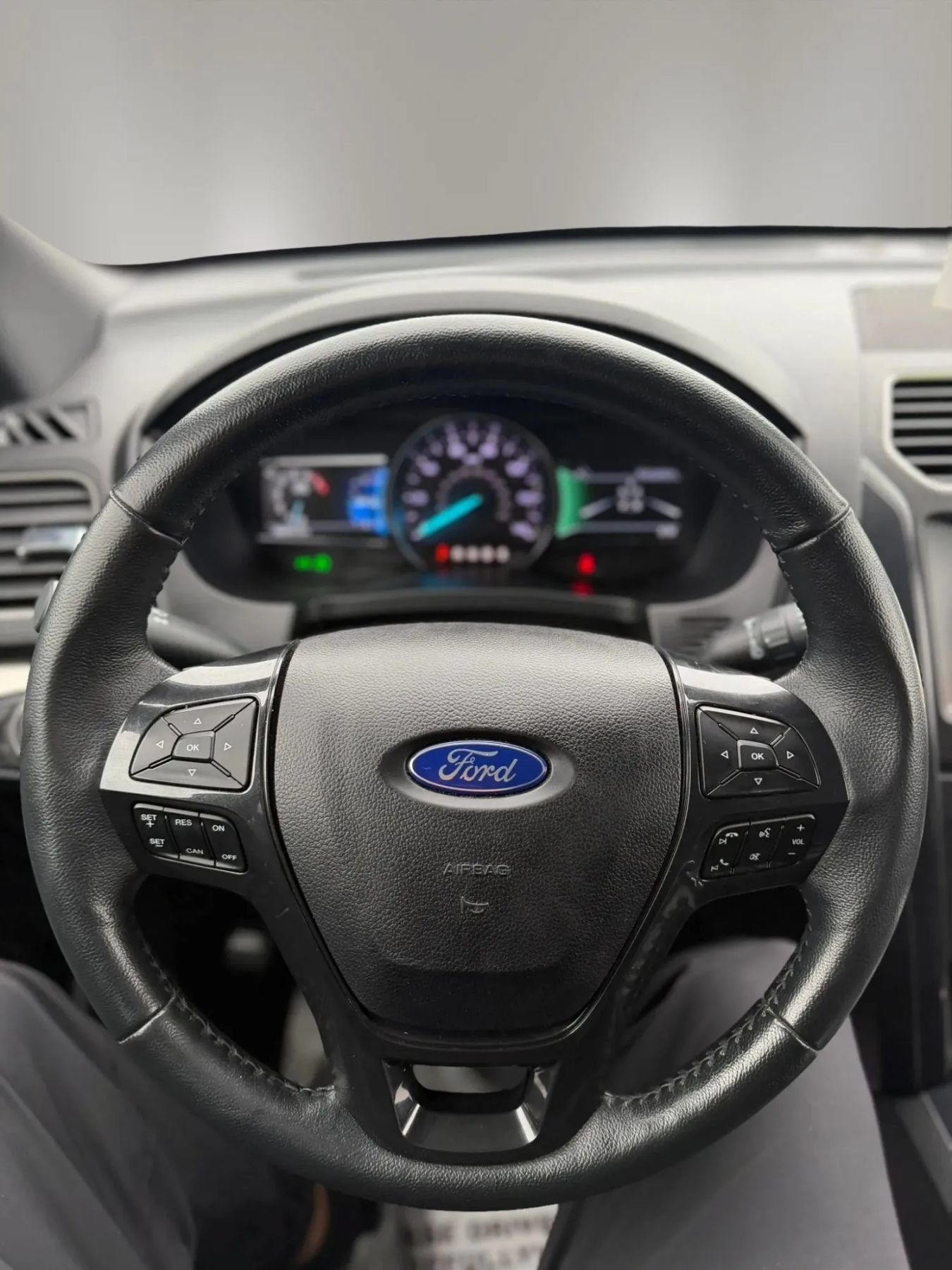 Used 2018 Ford Explorer XLT w/ Equipment Group 202A AWD/4WD image 20