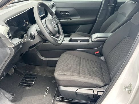 Used 2025 Nissan Kicks S FWD image 9
