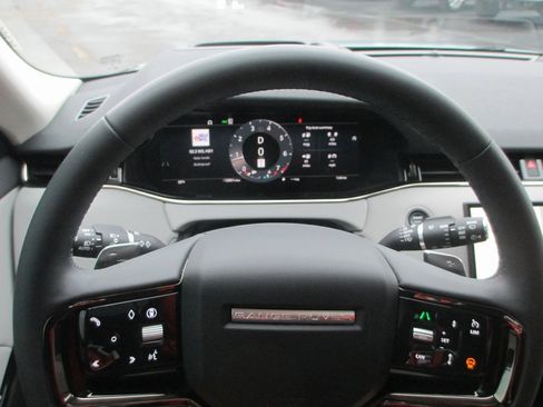 Used 2025 Land Rover Range Rover Evoque Dynamic SE image 27