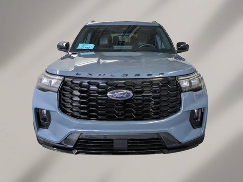 Used 2025 Ford Explorer ST-Line AWD/4WD image 2