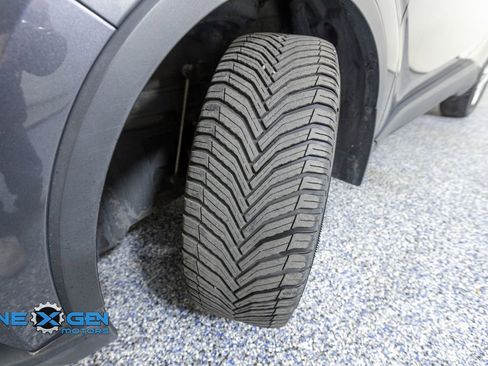 Used 2021 Toyota C-HR LE FWD image 42