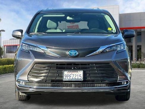 Used 2024 Toyota Sienna XLE w/ XLE Plus Package image 11