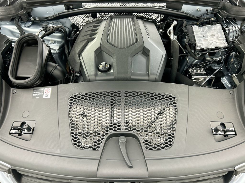 Used 2026 Porsche Macan AWD/4WD image 30