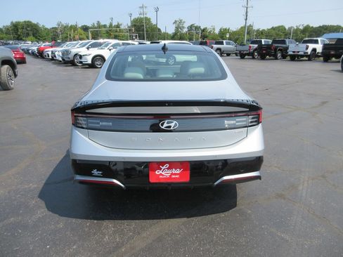 Used 2025 Hyundai Sonata Limited FWD image 7