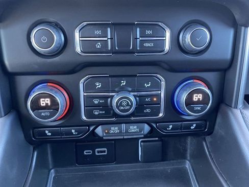 Used 2023 Chevrolet Tahoe Z71 w/ Z71 Off-Road Package AWD/4WD image 19