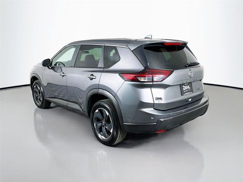 Used 2024 Nissan Rogue SV image 10