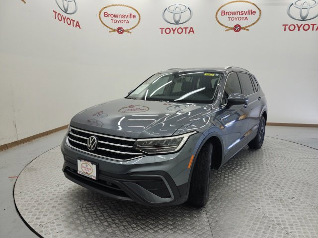 Used 2022 Volkswagen Tiguan SE FWD image 2