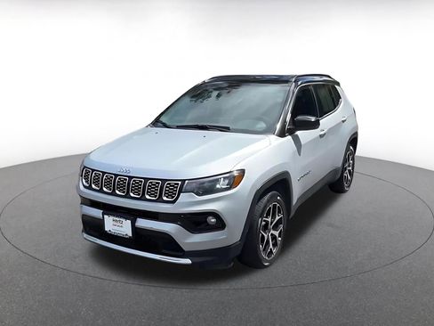Used 2025 Jeep Compass Limited image 7