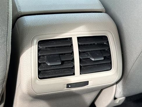 Used 2016 Volkswagen Golf S image 13