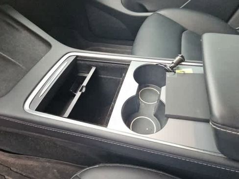 Used 2022 Tesla Model Y Long Range image 12