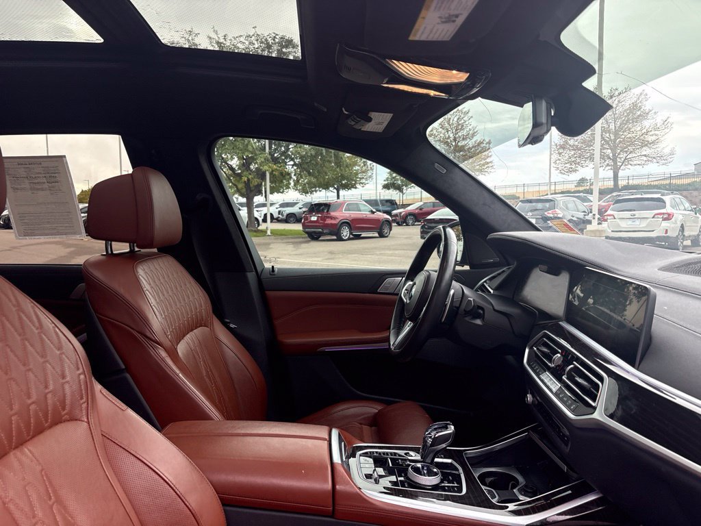Used 2021 BMW X7 M50i AWD/4WD image 28