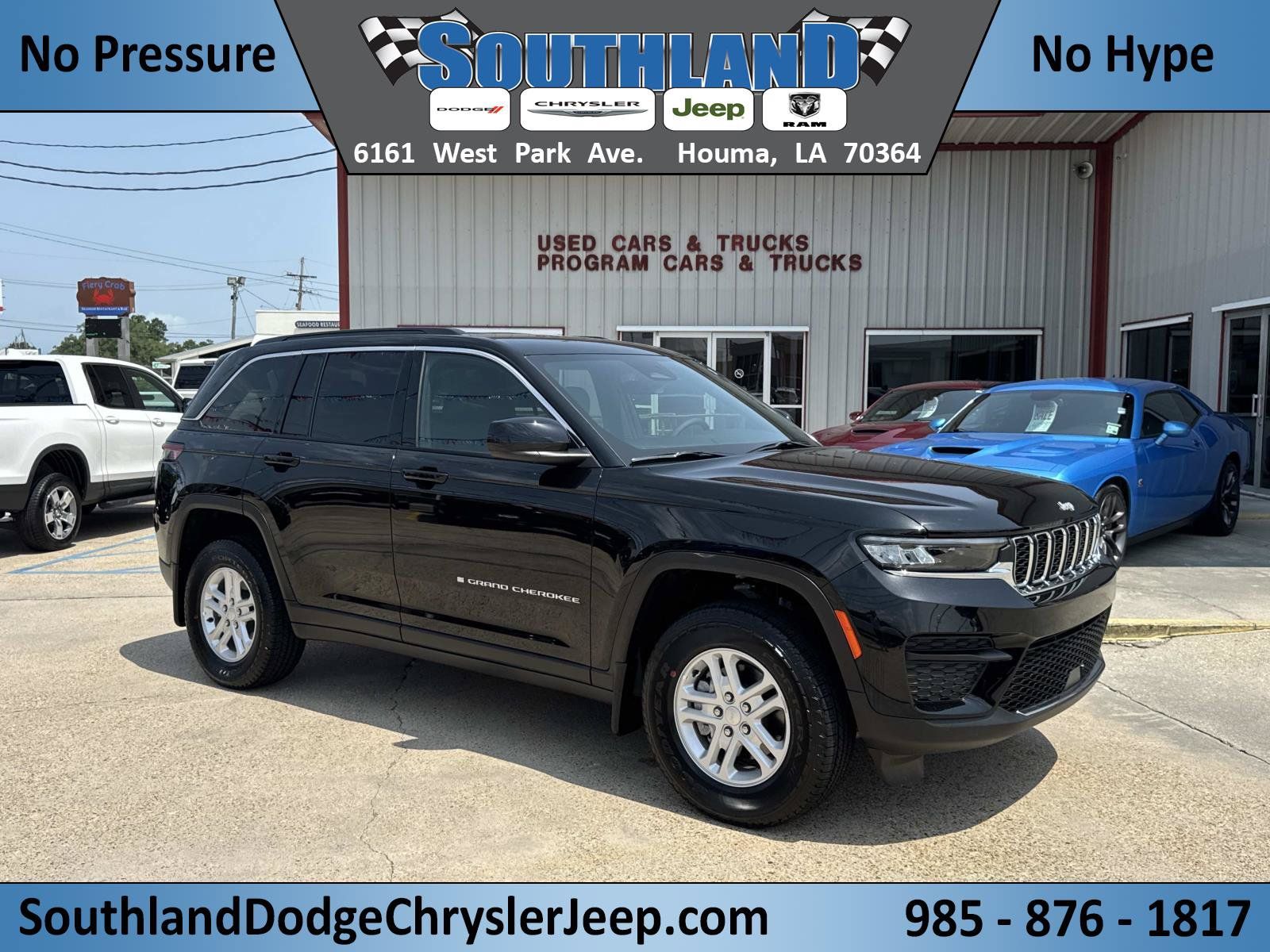 Used 2025 Jeep Grand Cherokee Laredo RWD image 1
