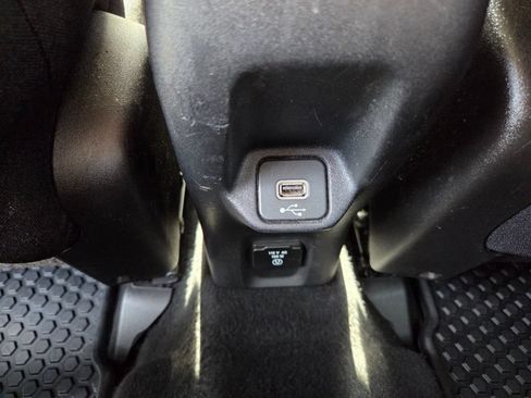 Certified 2022 Jeep Renegade Latitude w/ Convenience Group AWD/4WD image 15