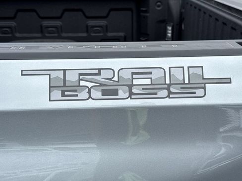 Used 2026 Chevrolet Silverado 1500 LT Trail Boss w/ LT Trail Boss Premium Package AWD/4WD image 11