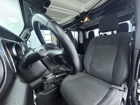 Used 2021 Jeep Gladiator Willys image 10