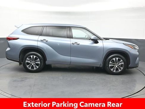 Certified 2022 Toyota Highlander XLE image 8
