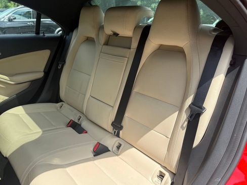 Used 2019 Mercedes-Benz CLA 250 4MATIC image 13
