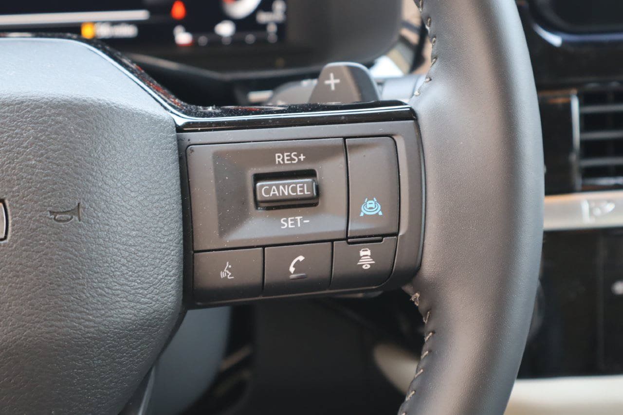 Used 2026 Nissan Pathfinder SL FWD image 14