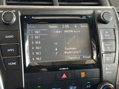 Used 2017 Toyota Camry SE w/ Moonroof Package FWD image 21