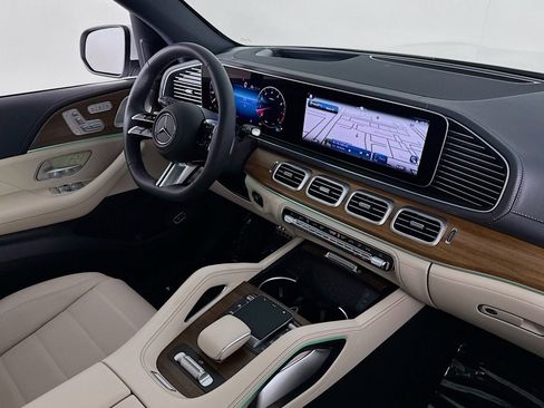 New 2026 Mercedes-Benz GLS 580 4MATIC image 16