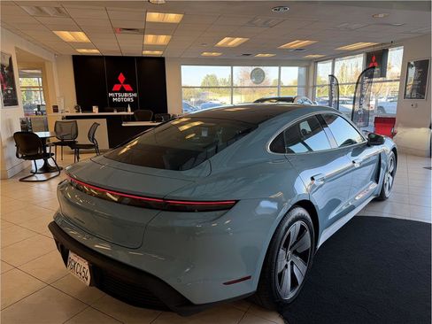 Used 2023 Porsche Taycan 4S image 5