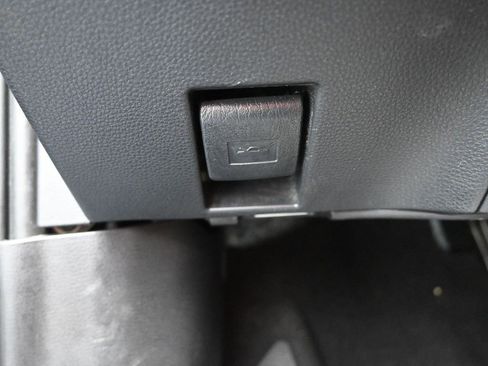 Used 2022 Toyota Corolla LE image 31