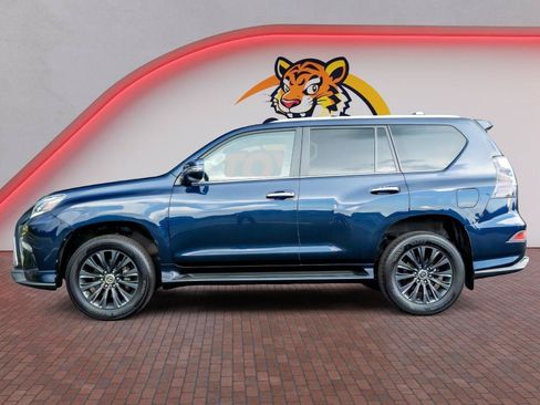 Used 2023 Lexus GX 460 Premium w/ Accessory Package AWD/4WD image 8