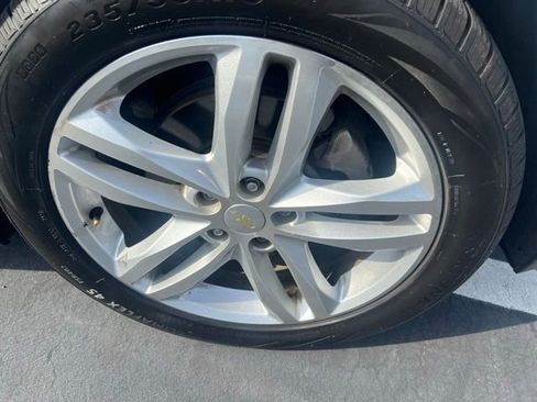 Used 2018 Chevrolet Equinox Premier FWD image 4