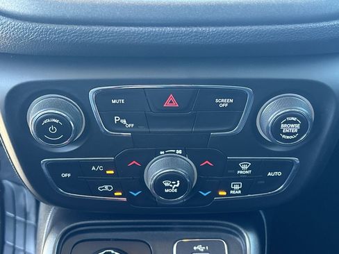 Used 2019 Jeep Compass Trailhawk w/ Cold Weather Group image 23