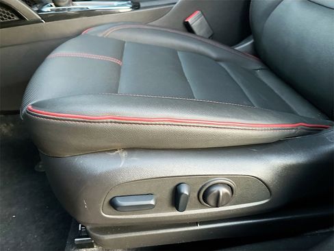 Used 2025 Chevrolet TrailBlazer RS w/ Driver Confidence Package image 18