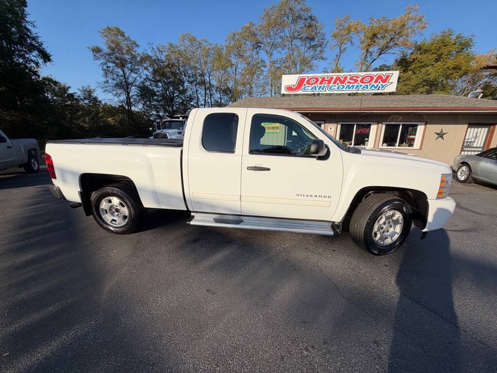 Used 2011 Chevrolet Silverado 1500 LT w/ All-Star Edition AWD/4WD image 2