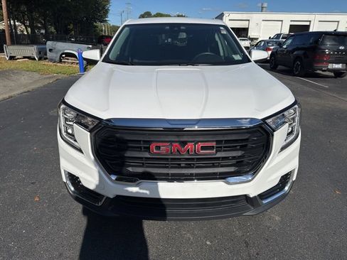 Used 2024 GMC Terrain SLE image 8