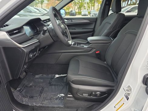 New 2026 Jeep Grand Cherokee Laredo RWD image 12