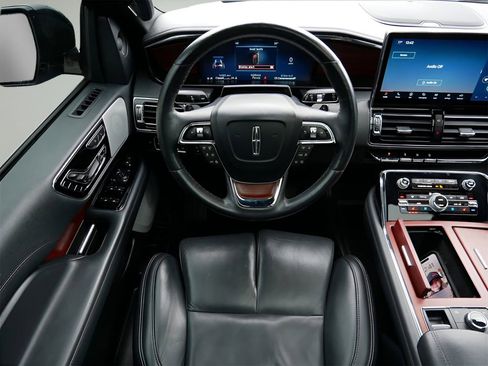 Used 2023 Lincoln Navigator L Reserve image 13