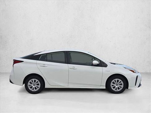 Used 2021 Toyota Prius LE FWD image 2