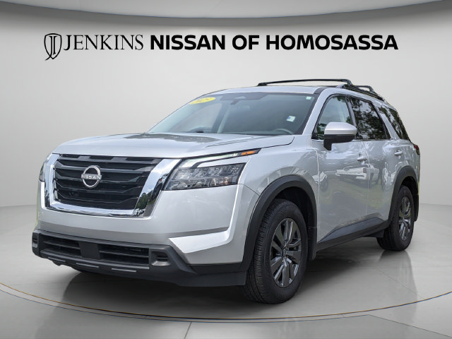 Used 2025 Nissan Pathfinder SV w/ SV Premium Package FWD image 13