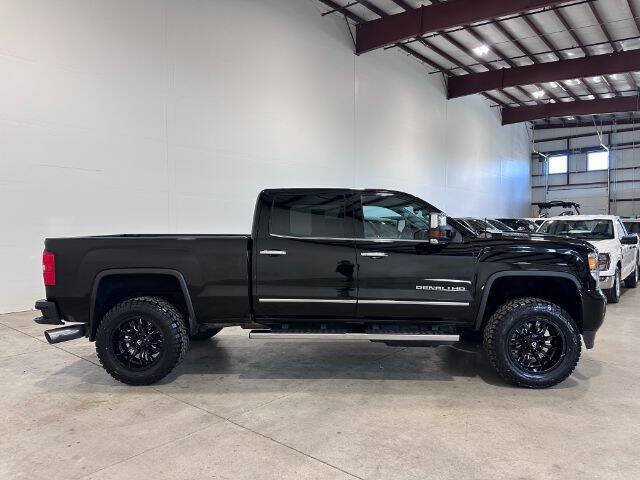 Used 2019 GMC Sierra 3500 Denali w/ Duramax Plus Package AWD/4WD image 6