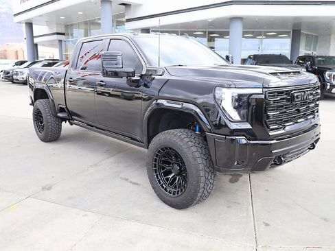 Used 2025 GMC Sierra 2500 AT4X image 8