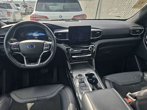Used 2022 Ford Explorer ST w/ ST Street Pack image 21