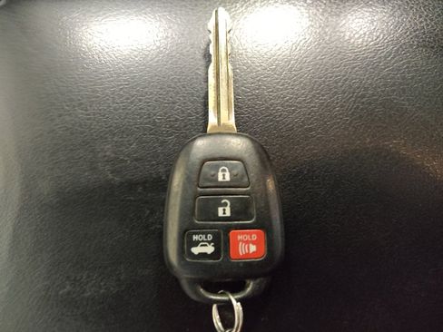 Used 2016 Toyota Camry SE FWD image 32