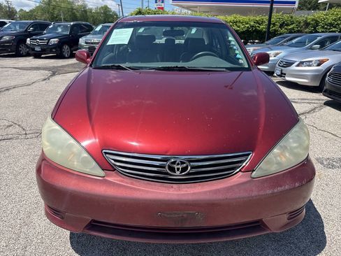 Used 2005 Toyota Camry XLE FWD image 2
