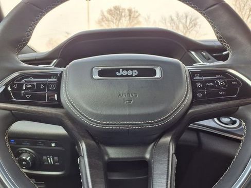 Used 2022 Jeep Grand Cherokee Overland w/ Luxury Tech Group IV image 16