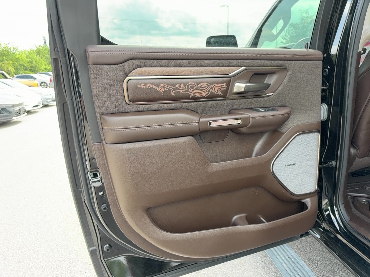 Used 2025 RAM 1500 Limited AWD/4WD image 15
