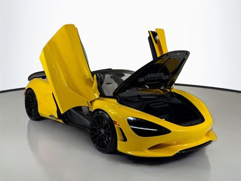 Used 2024 McLaren 750S Spider image 39